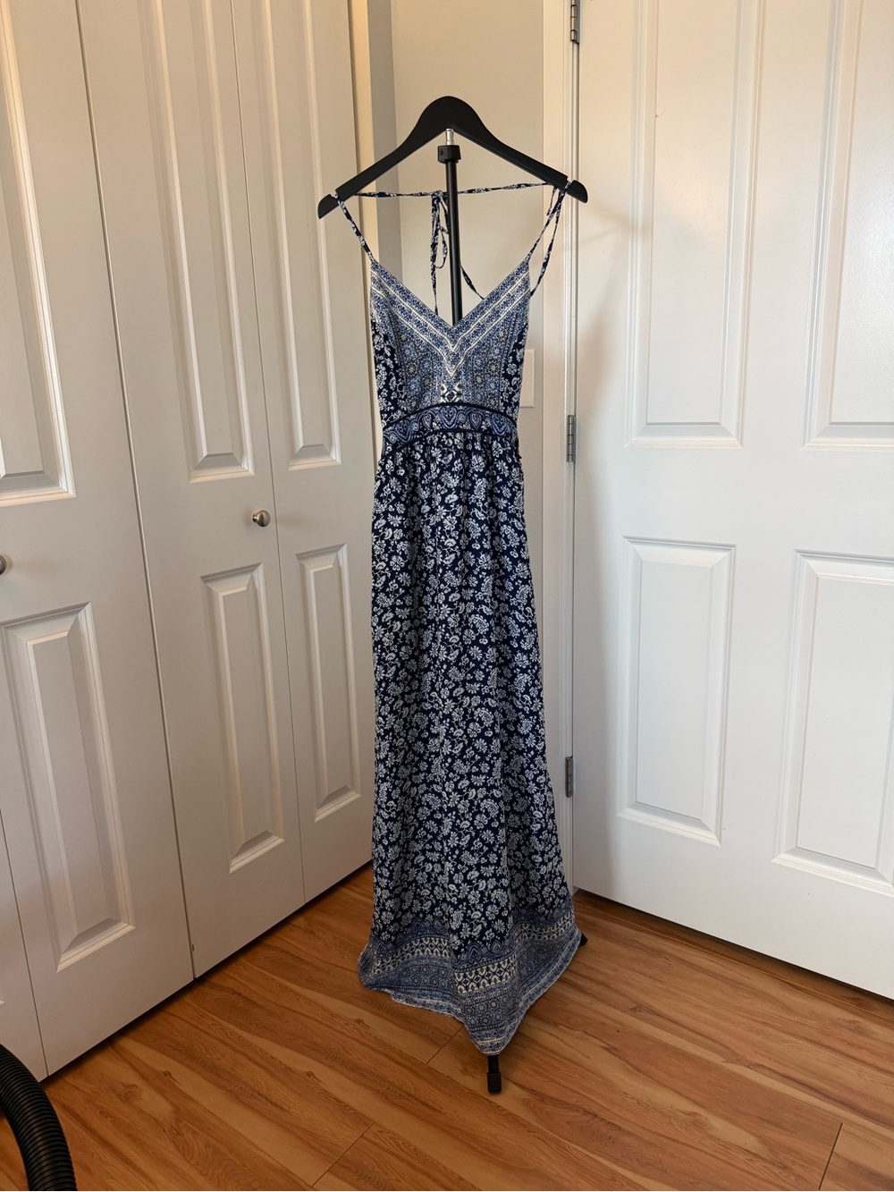 Forever 21 Navy Blue Floral Maxi Dress with White Print